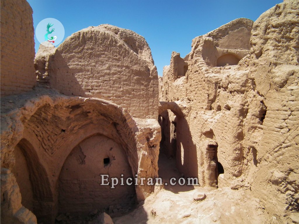 sar-yazd-fortress-in-mehriz-iran-1