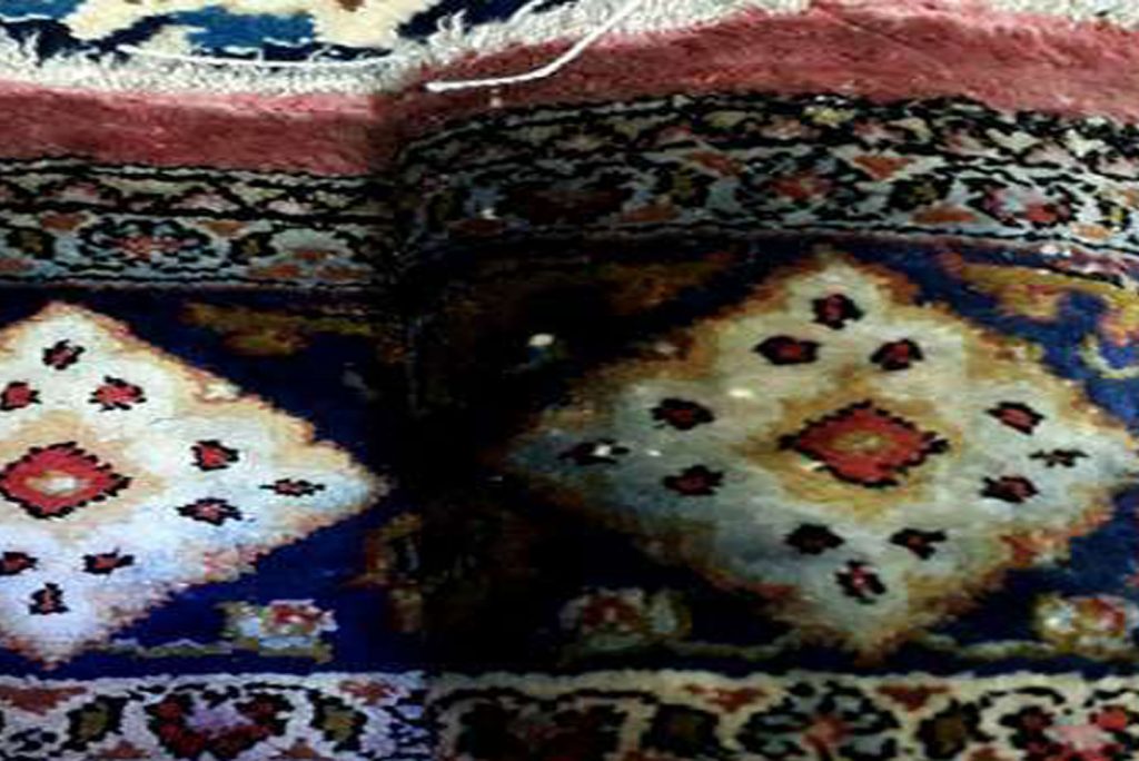 Persian rug color correction at home: paleness, yellowing of the fringe, and mixing of carpet colors