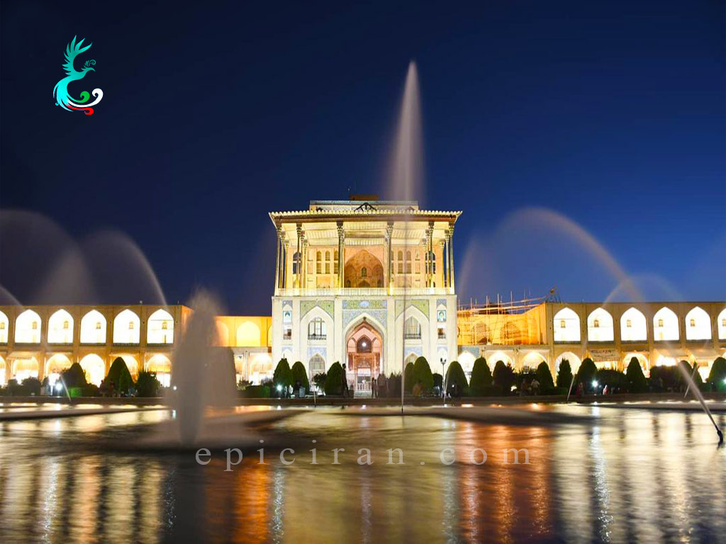 fountains against ali qapu palace in naghsh-e jahan square in isfahan at night