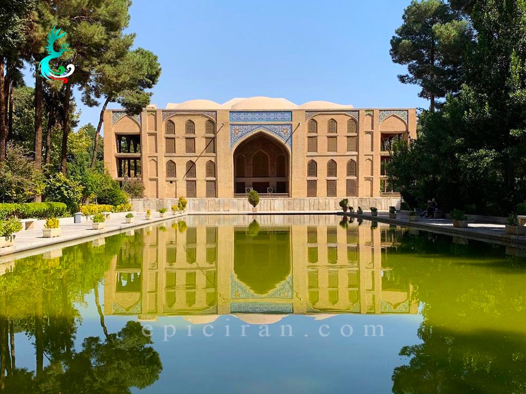 the reflection of Chehel Sotoun palace in the fountain in front of it