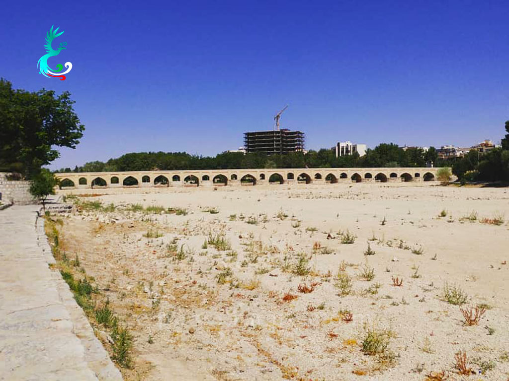 dry base of marnan bridge in isfahan