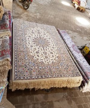 3×2 White Persian Rug knotted in Kashan
